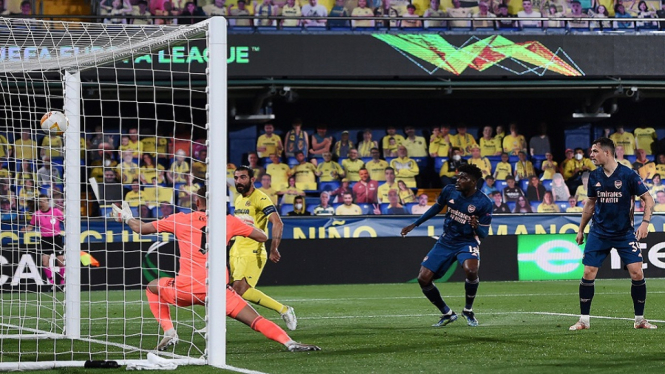 Villareal vs Arsenal 2-1 gol Raul Albiol