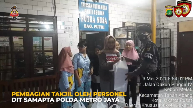 Ramadhan Barokah PMJ, Dit Samapta Polda Metro Jaya Bagikan Takjil Gratis (Foto Istimewa)
