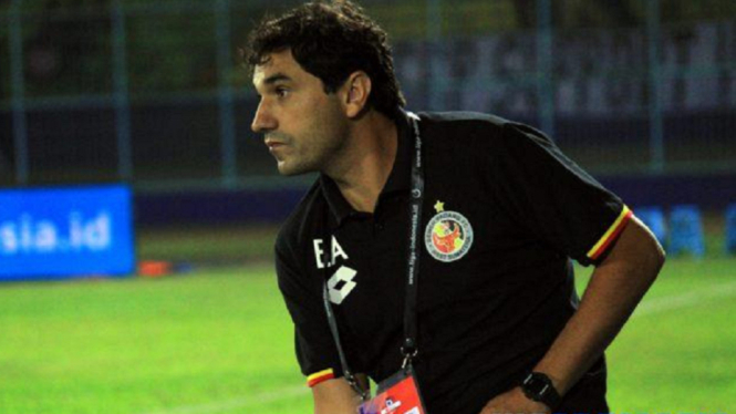 Eduardo Almeida Pelatih baru Arema FC asal Portugal saat di Semen Padang
