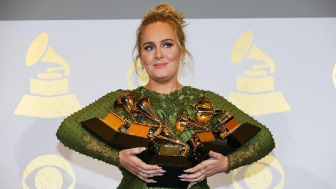 Adele Sebut Umur, Apakah Pertanda Rilis Album Terbaru?
