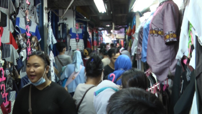 Minggu Terakhir Ramadan, Pusat Grosir Tekstil Cipulir Disesaki Pengunjung