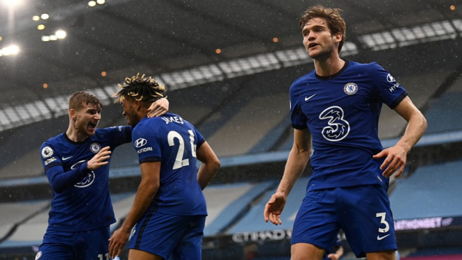 Manchester City vs Chelsea 1-2 Gol Marcos Alonso dan Hakim Ziyech