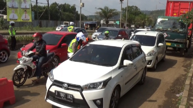 Cegah Penularan Covid-19, Ratusan Kendaraan dari Luar Banten Diputar Balik (ANTVKLIK/Siti Marufah)