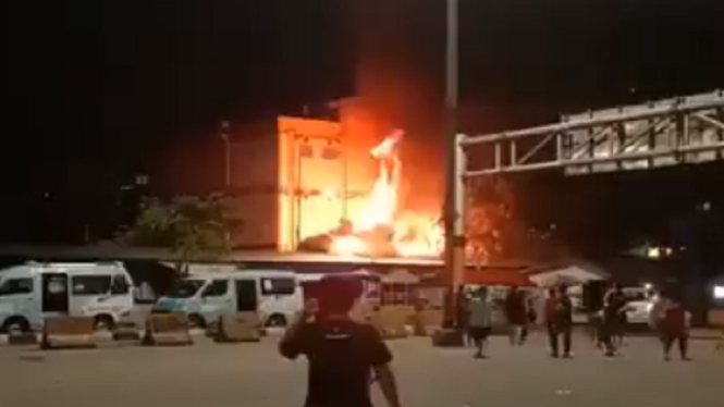 Sejumlah Kios di Terminal Senen Jakarta Pusat Terbakar