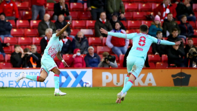 Bransley vs Swansea City 0-1 gol Andre Ayev Leg Pertama Semi final Championship