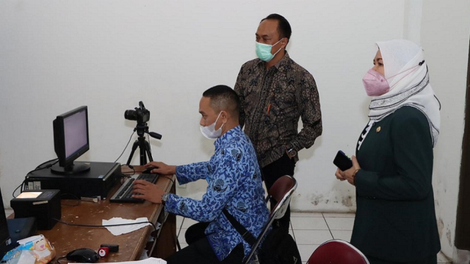 Dirjen Dukcapil Geram dan Tegur Keras Kadis Dukcapil saat Sidak di Tasikmalaya, Ini Sebabnya (Foto Puspen Kemendagri)