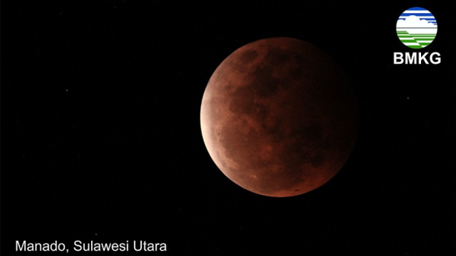 Penampakan Fenomena Langka Super Blood Moon saat Gerhana Bulan Total (Foto Twitter)