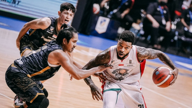 Jamarr Johnson Bawa Louvre Surabaya ke Semifinal IBL