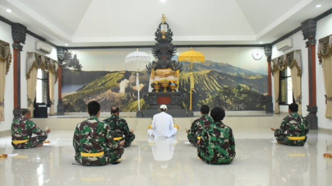 Peringati 40 Hari Gugurnya Kru KRI Nanggala 402, TNI AL Gelar Doa Bersama Serentak (Foto Puspen TNI)