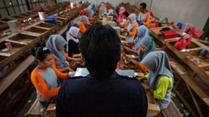Serikat Pekerja Rokok: Pak Jokowi, Batalkan Revisi PP 109/2012 karena Buruh Bisa Kehilangan Pekerjaan