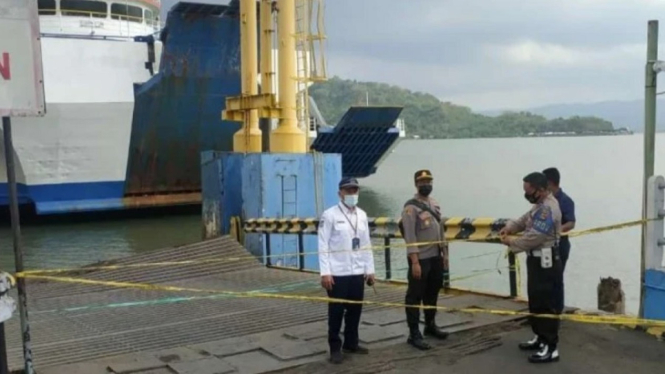 Rusak Ditabrak Kapal Ferry, Dermaga 1 Pelabuhan Lembar NTB Ditutup