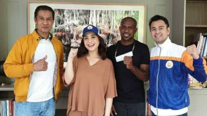 Raffi Ahmad Beri Penjelasan Atas Kritik Arie Kriting. Raffi : Kami ini Ikon PON Bukan Duta