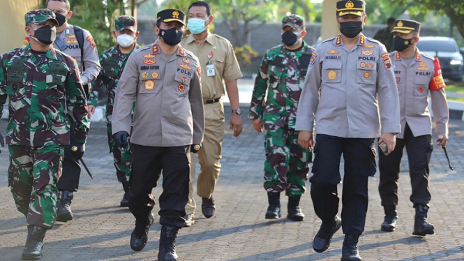 Kapolda Jateng dan Pangdam IV Diponegoro Terapkan Managemen Kontijensi Penanganan Covid 19 di Kota Kudus (Foto Humas Polda Jateng)