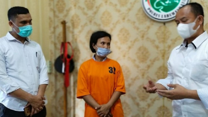 Nyambi Jualan Narkoba Jenis Sabu, Wanita Tukang Jahit Ini Ditangkap Polisi (Foto Dok. Polres Labuhan Batu)