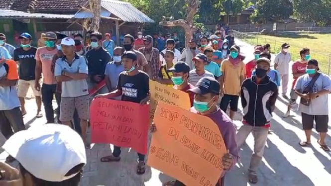 Ratusan Warga Demo Kades Seloto, Desak Tutup Tambang di Jorok Liang (Foto ANTV-Irwansyah)