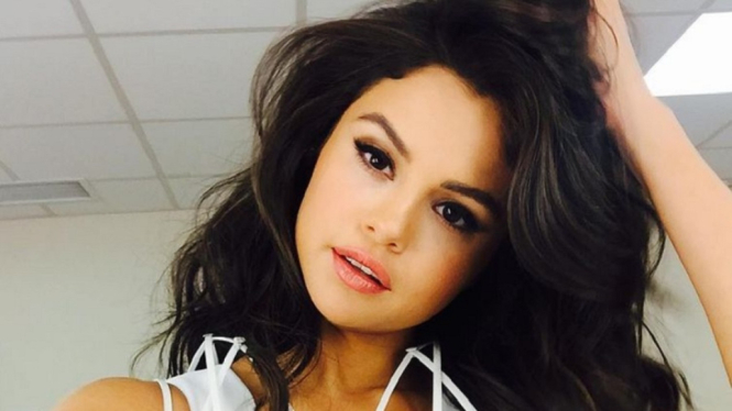 Cerita Selena Gomez Dimarahi Ayah Tirinya karena Berpakaian Terlalu Terbuka (Foto: Instagram)