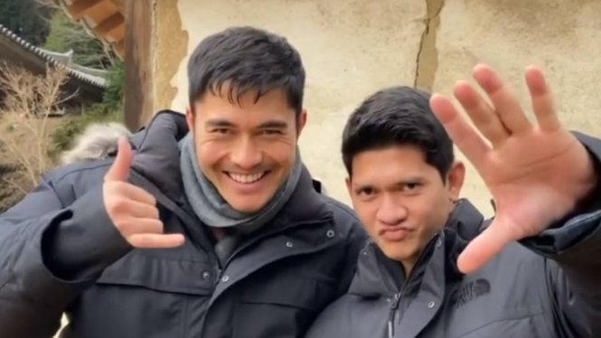 Iko Uwais Promo Film "Snake Eyes" Bareng Henry Golding Bikin Rekan Artis Histeris (Foto: Instagram)