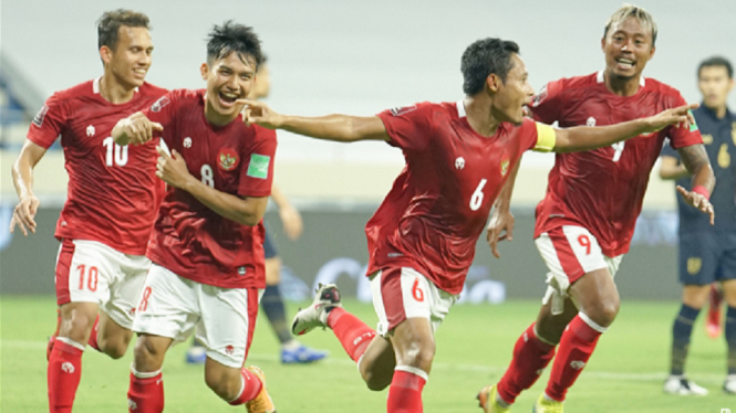 Timnas Indonesia vs Thailand 2-2 aksi Witan Sulaeman dan Kushedya Hari Yudo