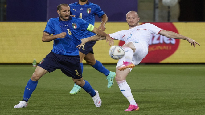 Giorgio Chiellini cidera saat tim Italia vs Swiss 3-0