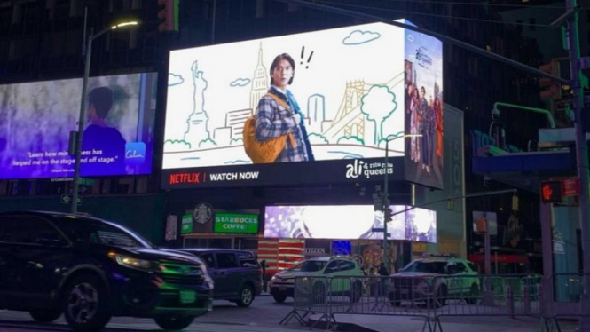 Wajahnya Terpampang di Times Square New York, Iqbaal Ramadhan Bangga (foto: Instagram)