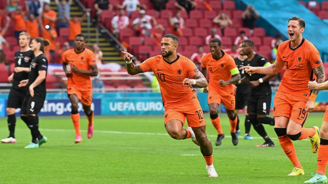 Belanda vs Austria 2-0 gol Memphis Depay rayakan