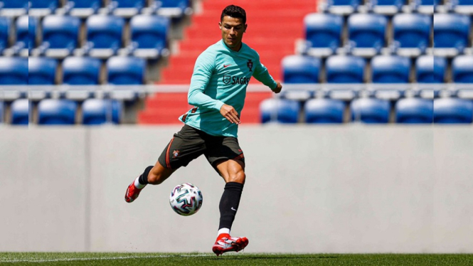Cristiano Ronaldo Pecahkan Rekor Orang Pertama Raih 300 Juta Pengikut di Instagram (Foto Twitter)