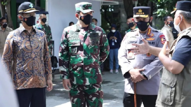 Sidak Ke Ulujami, Kapolri Minta Warga Isolasi Mandiri Diawasi Ketat (Foto Humas Polri)