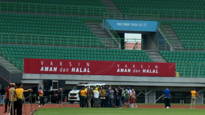 Vaksinasi Massal Oleh Pemkot Bekasi Digelar di Stadion Patriot Candrabhaga (Foto ANTV-Wisnu)