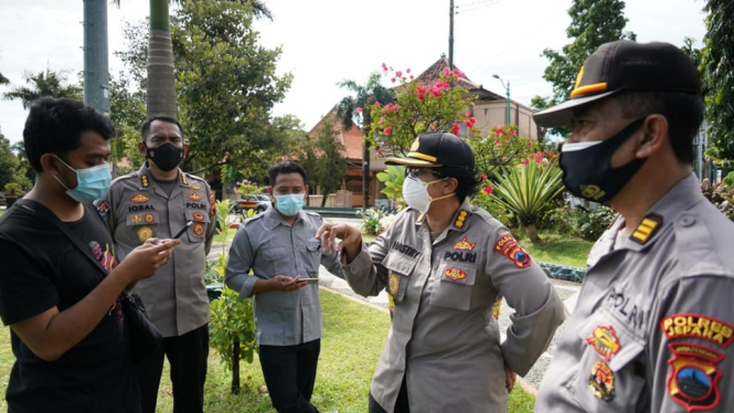 Apliaksi Halo Dokkes Jateng, Siap Beri Layanan Online Anggota Polri yang Isoman (Foto Humas Polda Jateng)