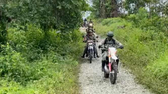 Kapolda Sulteng Cek Pos Operasi Madago Raya dengan Menaiki Motor Trail (Foto Humas Polda Sulteng)