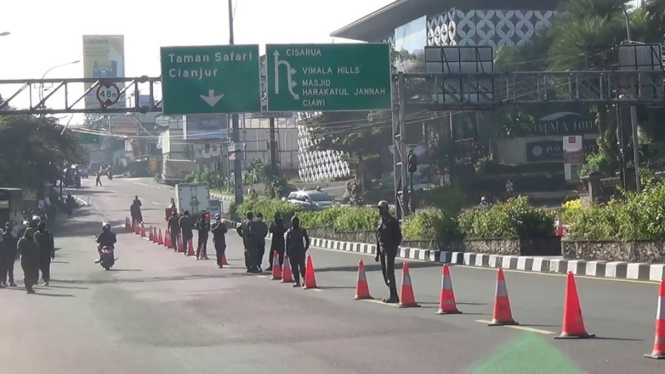 PPKM Darurat Hari Kedua di Bogor, Seluruh Kendaraan Diminta Putar Balik (Foto ANTV-Usep)