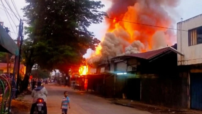 Di Kota Medan, 18 Bangunan Tempat Usaha Ludes Dilalap Api
