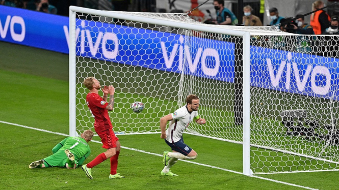 Inggris vs Denmark 2-1 gol pinalti Harry Kane