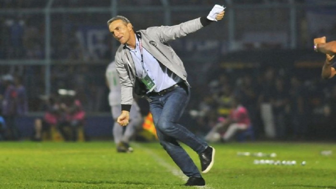 Pelatih anyar PSM Makassar Milomir Seslija selebrasi gol