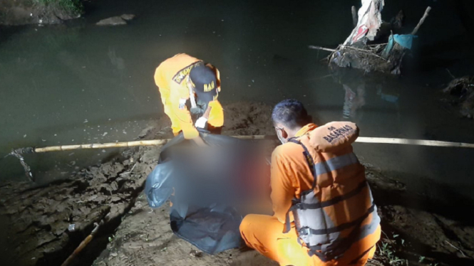 tim sar temukan bocah di sungai cisadane