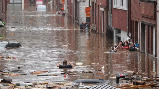 Banjir Horor di Eropa, 20 Orang Tewas, 70 Lainnya Hilang, Sejumlah Bangunan Rusak (Foto Dailymail.co.uk)