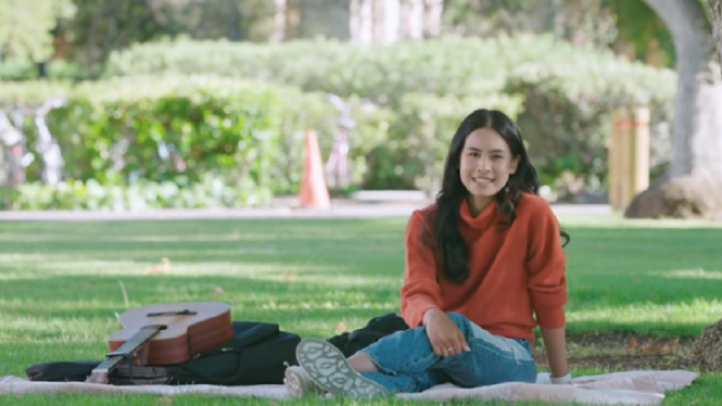 Lulus S2 di Stanford University, Maudy Ayunda Bicara Rencana Melanjutkan S3 (Foto: YouTube/Maudy Ayunda)