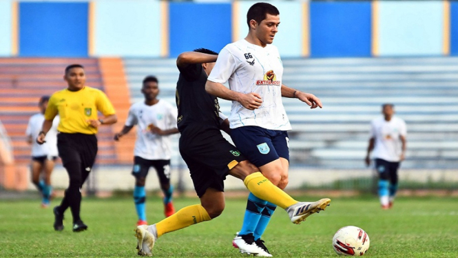 Pelatih Persela Iwan Setiawan Terus Pantau Kondisi Pemain