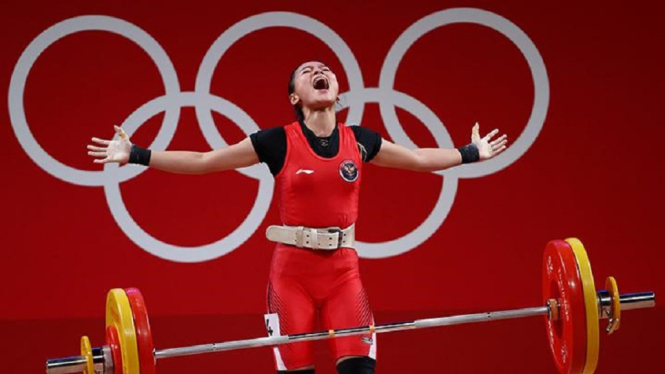 Kisah Pilu Windy Cantika, Peraih Perunggu Olimpiade Tokyo saat Tertimpa Barbel (Foto Reuters)