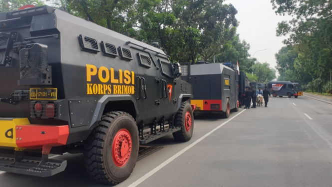 Unjuk Rasa, Aparat Gabungan Blokir Sejumlah Ruas Jalan Menuju Istana Presiden Jakarta