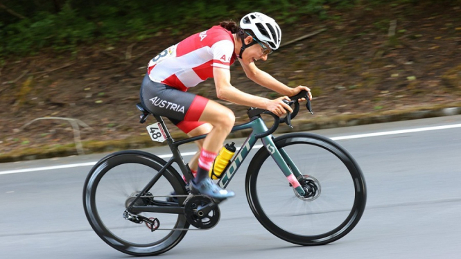 Pembalap Sepeda Austria Anna Kiesenhofer juara road race Olimpiade Tokyo 2020