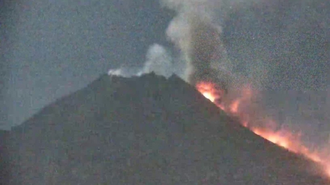 Gunung Merapi Erupsi Lagi, Luncurkan Awan Panas Guguran Sejauh 2,5 Km