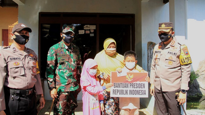 Anak Yatim Ghifari Mendapat Bantuan Tabungan Pendidikan dari Presiden Jokowi (Foto Humas Polres Sukoharjo)