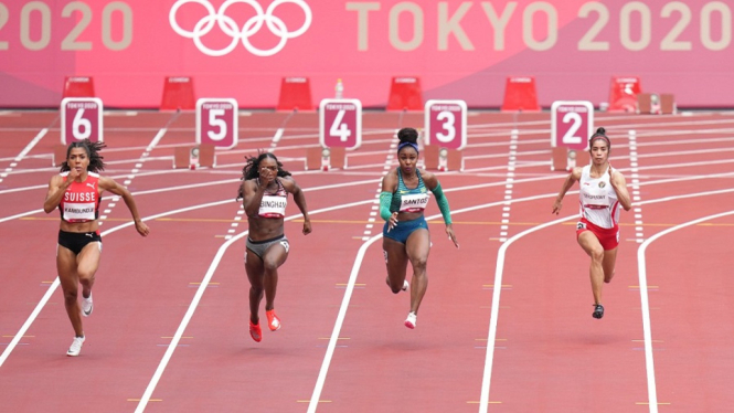 Alvin Tehupeiory start di babak pertama nomor 100 m Olympiade Tokyo