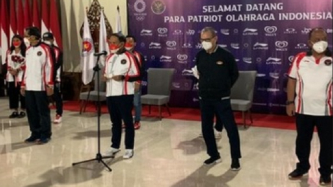 Menpora Zainudin Amali sambut kedatangan kloter pertama rombongan atlet Olimpiade di Bandara