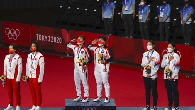 Badminton - Women's Doubles - Medal Ceremony