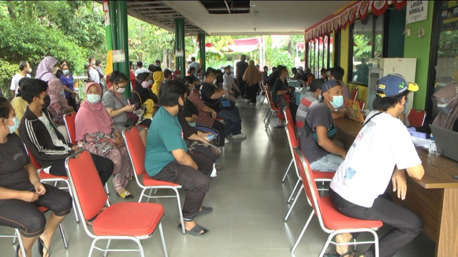 Warga Sunter Jaya Antusias Serbu Program Vaksinasi Massal di RPTRA Nirmala (Foto antvklik-Andi)