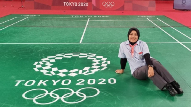 Guru SD Negeri Sawunggaling 1, Kota Surabaya, Qomarul Lailah wasit bulutangkis Olimpiade Tokyo