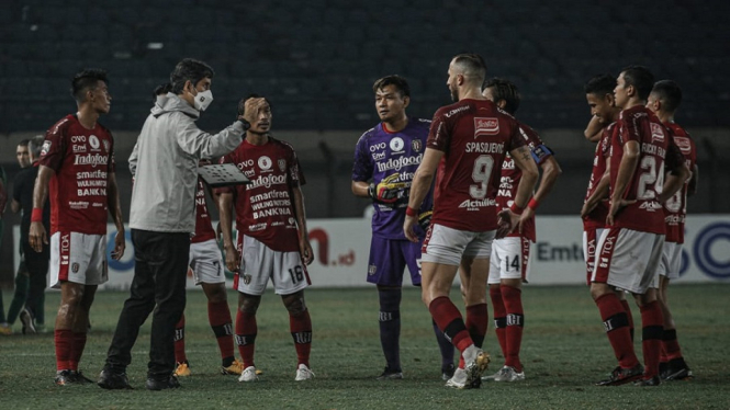 Pelatih Bali United Stefano Cugurra motivasi pemainnya meski Liga 1 mundur