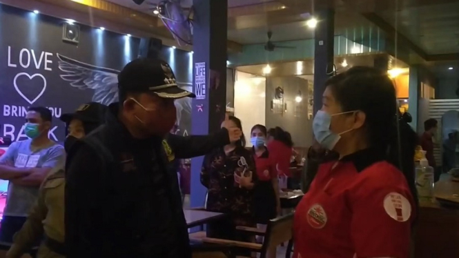 Diwarnai Adu Mulut, Puluhan Pengunjung dan Karyawan Kafe Menolak Dites Antigen (Foto antvklik-Bahana)